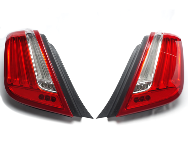 2010-2015 Jaguar Pair of Rear Left & Right Driver Tail Light Assembly - Lamps – (C2D51416, C2D51413)